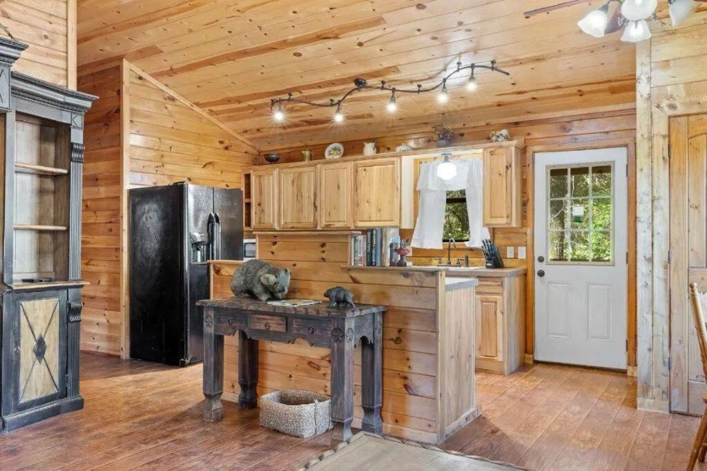 דירות ברוקן בו Misty Moonlight, Sleeps 4, Mountain Cabin מראה חיצוני תמונה