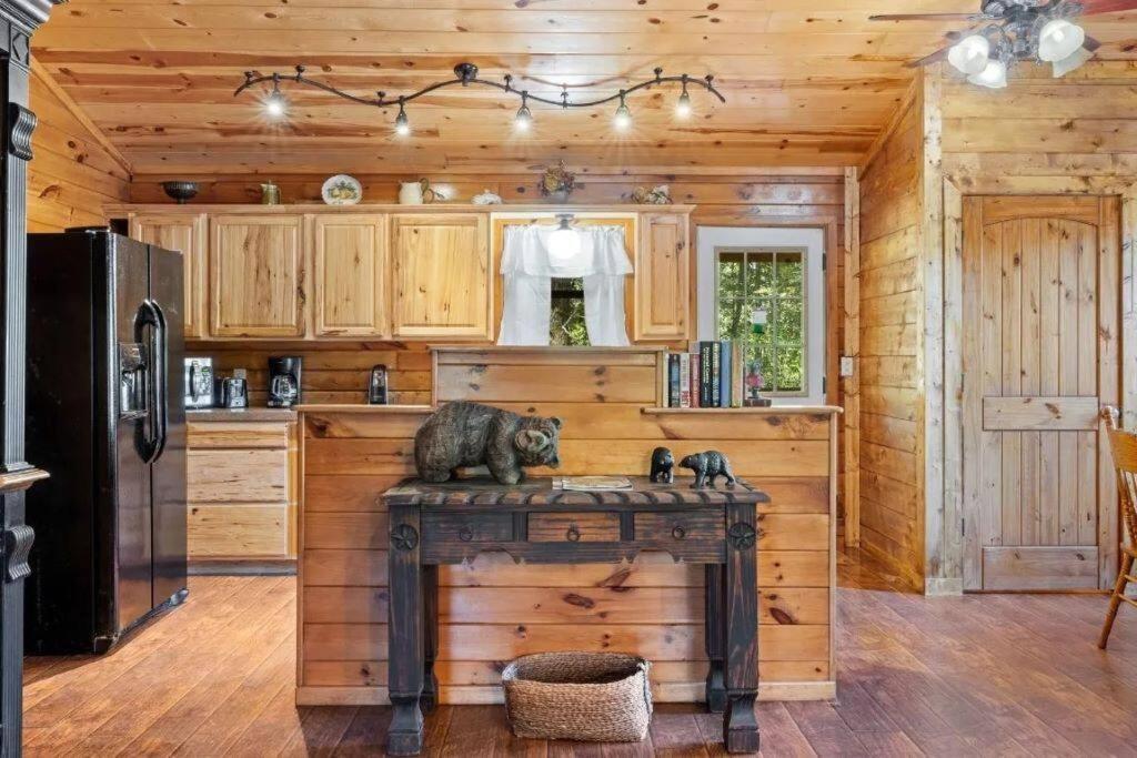 דירות ברוקן בו Misty Moonlight, Sleeps 4, Mountain Cabin מראה חיצוני תמונה